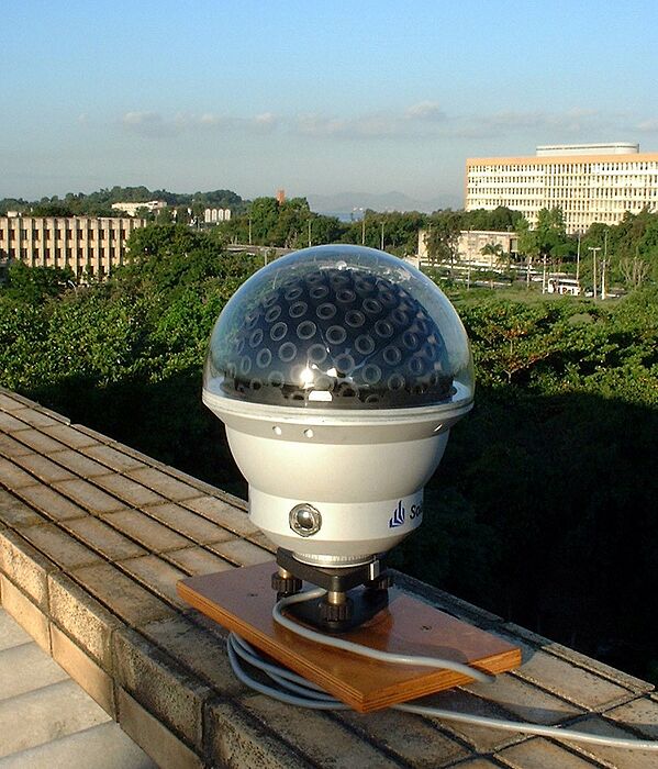 Foto (Universität Paderborn, Stefan Krauter): Schon 1999 war ein solar-spatiales Einstrahlungsmessgerät zur Bestimmung des brasilianischen 