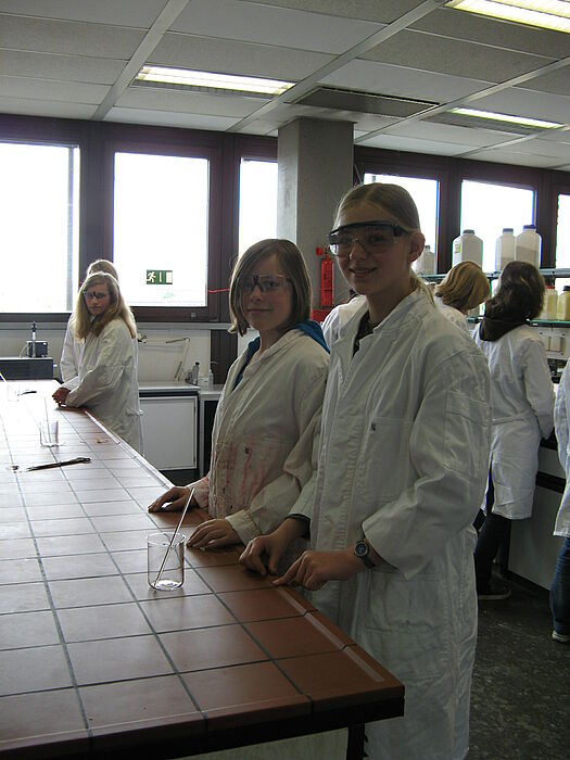 Foto (Universität Paderborn, Anja Demir): Girls‘ Day Workshop „Chemielaborantin“.
