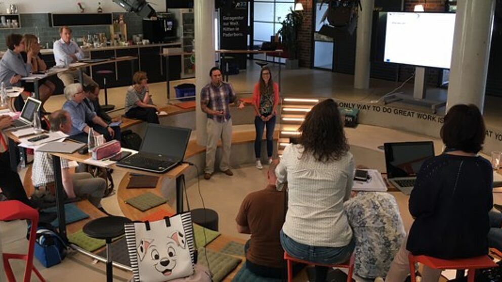 Foto: Im innovativen Umfeld der „garage 33“ für Gründer und Unternehmer trafen sich die Teilnehmer des fünften transnationalen myVETmo-Meetings zu aktuellen Diskussionen und Präsentationen.