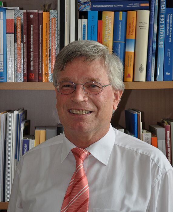 Foto (Universität Paderborn): Prof. Dr.-Ing. Hans Albert Richard