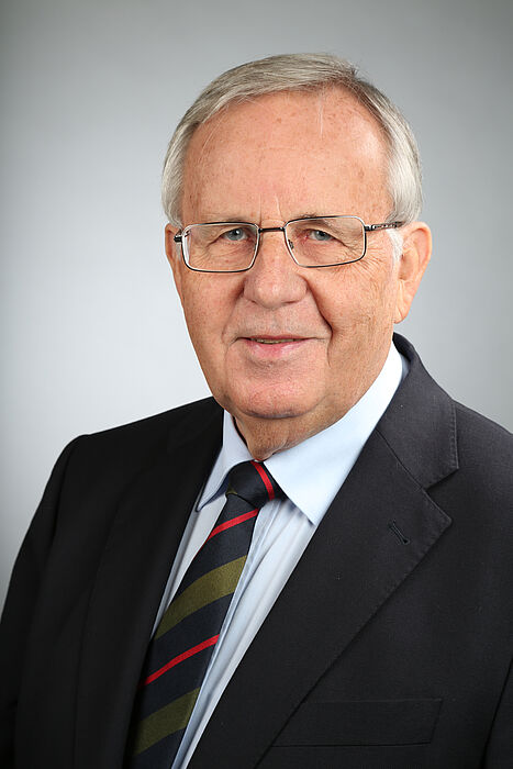 Foto (Universität Paderborn): Prof. Dr. Dr. h. c. Wolfgang Weber, ehemaliger Rektor der Universität Paderborn, ist nun auch Ehrenmitglied des Verbands der Hochschullehrer für Betriebswirtschaft. 