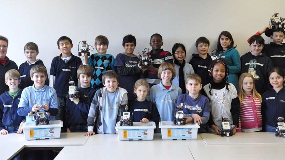 Foto (Jannic Hüsemann): Die LEGO-Mindstorms-Roboter waren das Highlight eines Workshops für Grundschüler.