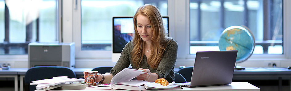 Ob Grundlagenforschung oder angewandte Wissenschaft – an der Universität Paderborn werden junge Menschen für die Zukunft ausgebildet.