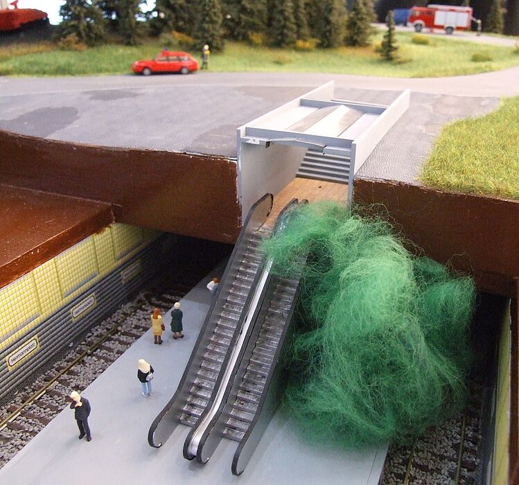 Foto: Modell: Nicht nutzbare Fluchtwege in einem U-Bahnhof-Szenario.