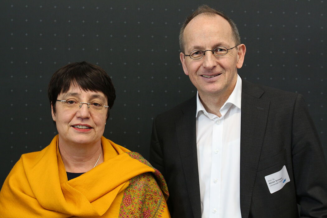 Foto (Universität Paderborn, Nina Reckendorf): Prof. Dr. Birgit Riegraf und Prof. Dr. Niclas Schaper.
