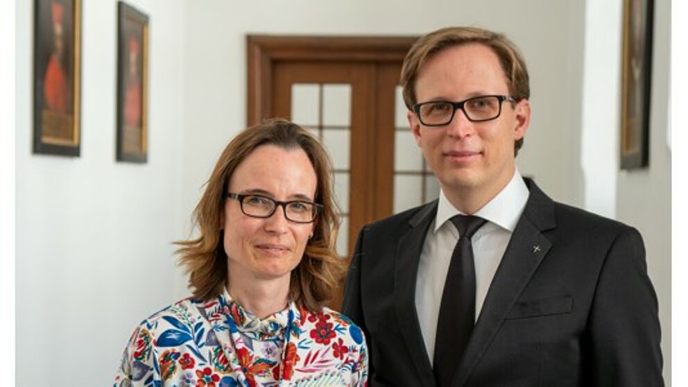 Foto (ThF-PB): Prof. Dr. Nicole Priesching (Universität Paderborn) und Prof. Dr. Stefan Kopp (ThF).