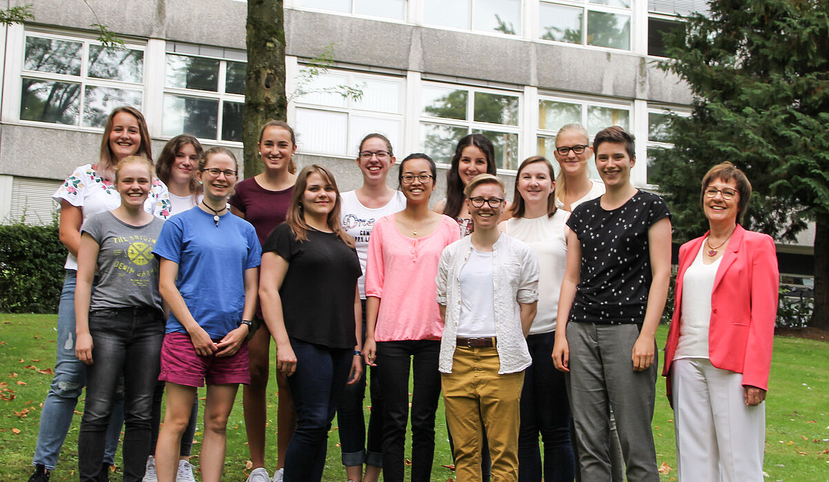 Foto (Universität Paderborn): Die Teilnehmerinnen des Mentoring-Programms.