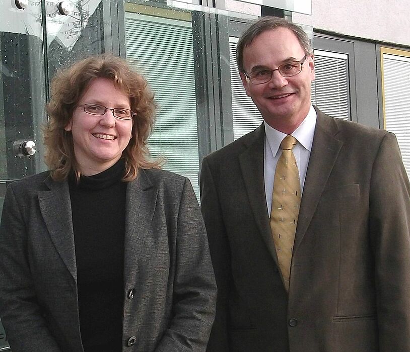 Foto (Universität Paderborn, CeOPP): Prof. Dr. Christine Silberhorn und Prof. Dr. Artur Zrenner von der Universität Paderborn freuen sich über die Förderung ihrer Forschungsprojekte.