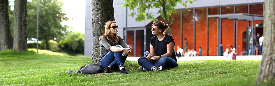 Zum Wintersemester 2017/18 lernen, arbeiten und forschen insgesamt ca. 19.700 Studierende (vorläufiger Stand: 28. September 2017) auf dem Campus der Universität Paderborn.