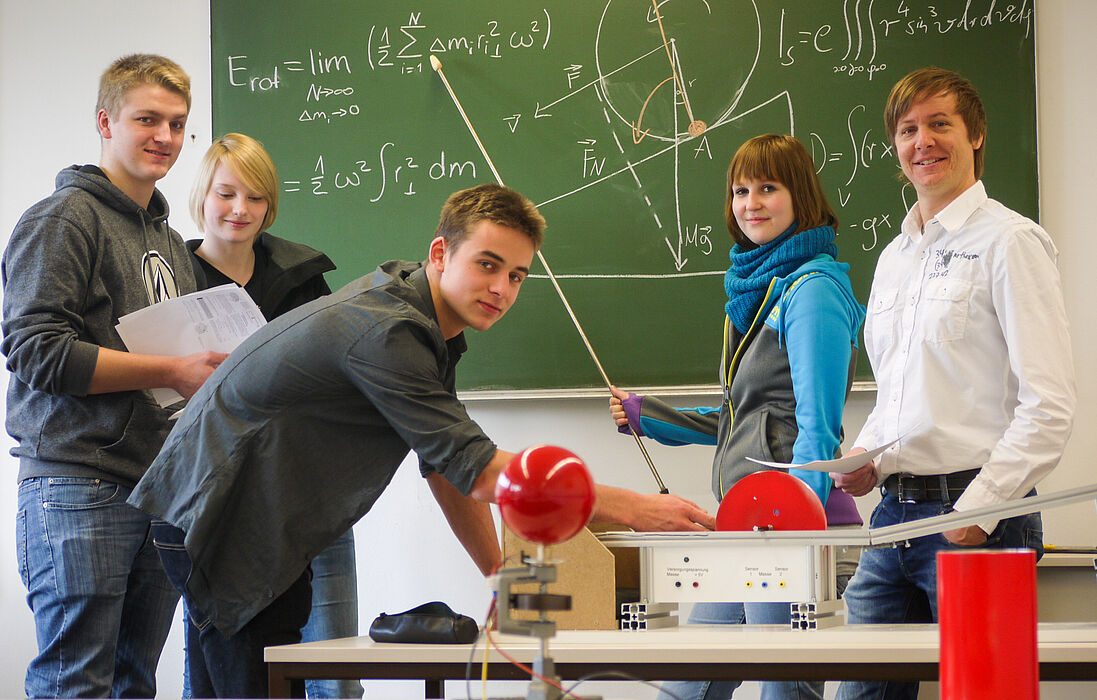 Jungstudierende in der Physik: Wissenschaftliches Arbeiten neben dem Schulalltag