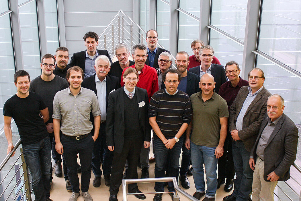 Foto (speedCIGS): Das erste Treffen des Projektkonsortiums „speedCIGS“ in Schwäbisch Hall. Aus Paderborn dabei waren Prof. Dr. Thomas Kühne (8. v. r.) und Hendrik Wiebeler (6. v. r. hinten) aus dem Department Chemie der Fakultät für Naturwissensch