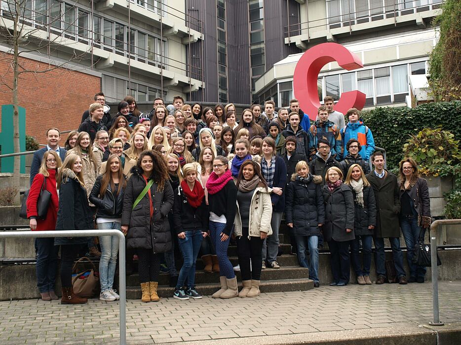 Foto (Universität Paderborn): Schülerinnen und Schüler besuchten am Welttag der Philosophie die Universität Paderborn.