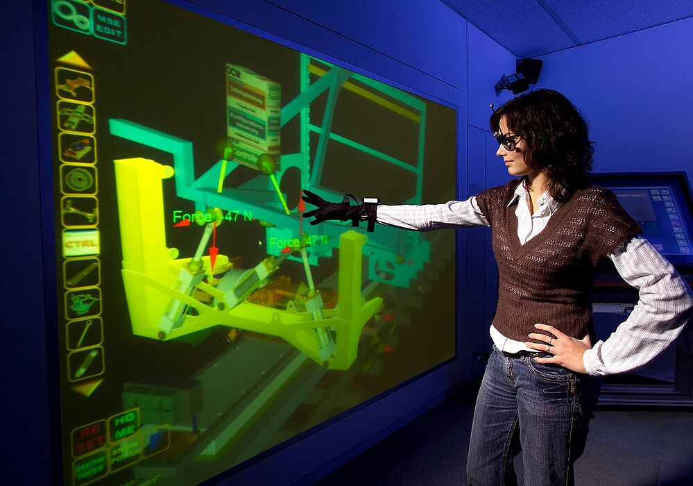 Studierende der Fakultät für Maschinenbau der Universität Paderborn lernen die neuesten Design-Werkzeuge kennen. Hier zu sehen: Virtual Reality