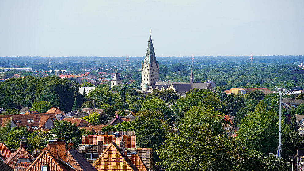 Blick auf den Dom von der Universität Paderborn.