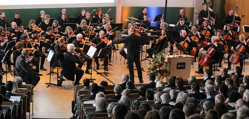 Musical opening of the New Year's reception by the university orchestra under the direction of Steffen Schiel.