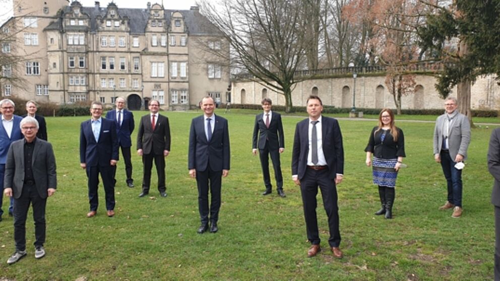 Foto (GILDE GmbH, Detmold): Zur offiziellen Gründung des Vereins und zur ersten Sitzung des Steuerungskreises trafen sich am 10. März die Vertreterinnen und Vertreter der beteiligten Institutionen in Detmold.