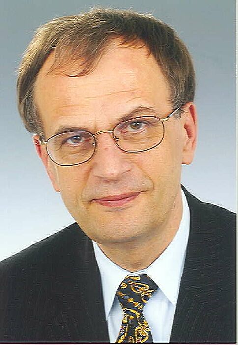 Foto: Dr. Reinhard Höppner, Ministerpräsident a. D. von Sachsen-Anhalt, erhält eine Ehrendoktorwürde der Fakultät für Kulturwissenschaften der Universität Paderborn.