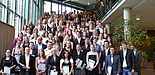 Foto (Universität Paderborn, Tanja Heggen): Die Absolventinnen und Absolventen des Sommersemesters 2010.