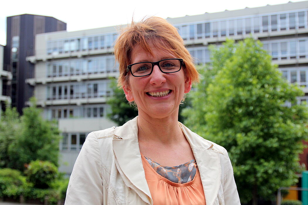 Foto (Universität Paderborn, Nina Reckendorf): Prof. Dr. Anette Buyken widmet sich der Förderung von Gesundheit und allgemeinem Wohlbefinden durch die Erforschung gesellschaftlicher Ernährungsgewohnheiten.