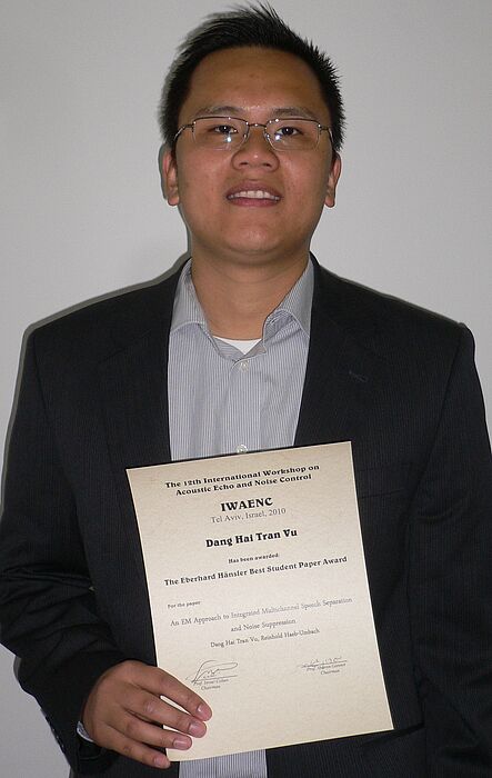 Foto: Dipl.-Ing. Dang Hai Tran Vu vom Fachgebiet Nachrichtentechnik der Universität Paderborn erhielt den Eberhard Hänsler Best Student Paper Award.