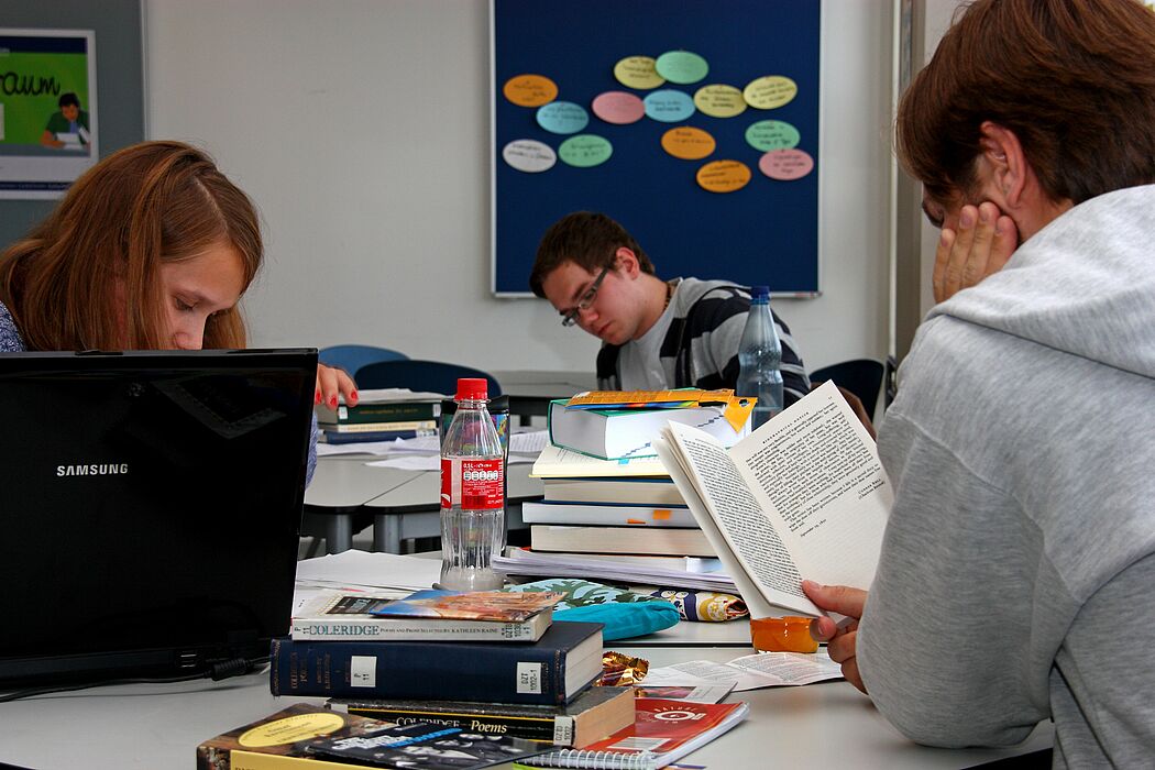 Foto (Kompetenzzentrum Schreiben): Die Schreibtage bieten den Studierenden eine ruhige, produktive Arbeitsatmosphäre für das Verfassen ihrer wissenschaftlichen Arbeiten.