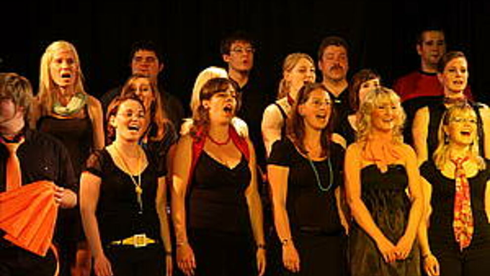 Abbildung: UniSono beim Konzert "On with the show", 2008