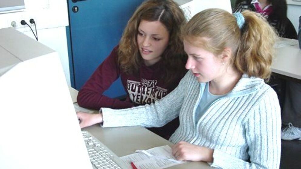 Foto (Kathrin Bittner): Webseiten programmieren bei „Mädchen machen MINT“ in den Osterferien.