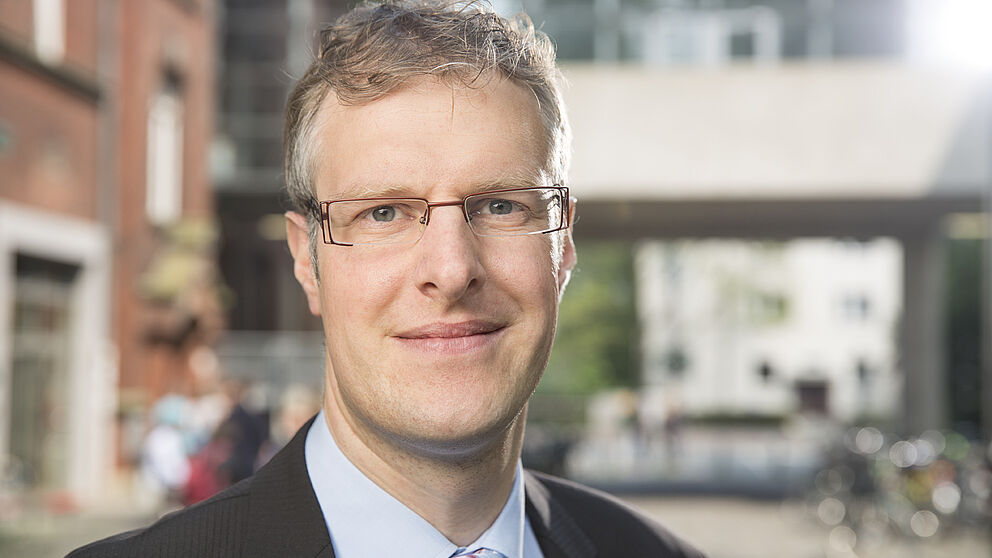 Foto (Universität Paderborn): Prof. Dr. Daniel Beverungen ist seit April Professor im Department Wirtschaftsinformatik an der Fakultät für Wirtschaftswissenschaften der Universität Paderborn.