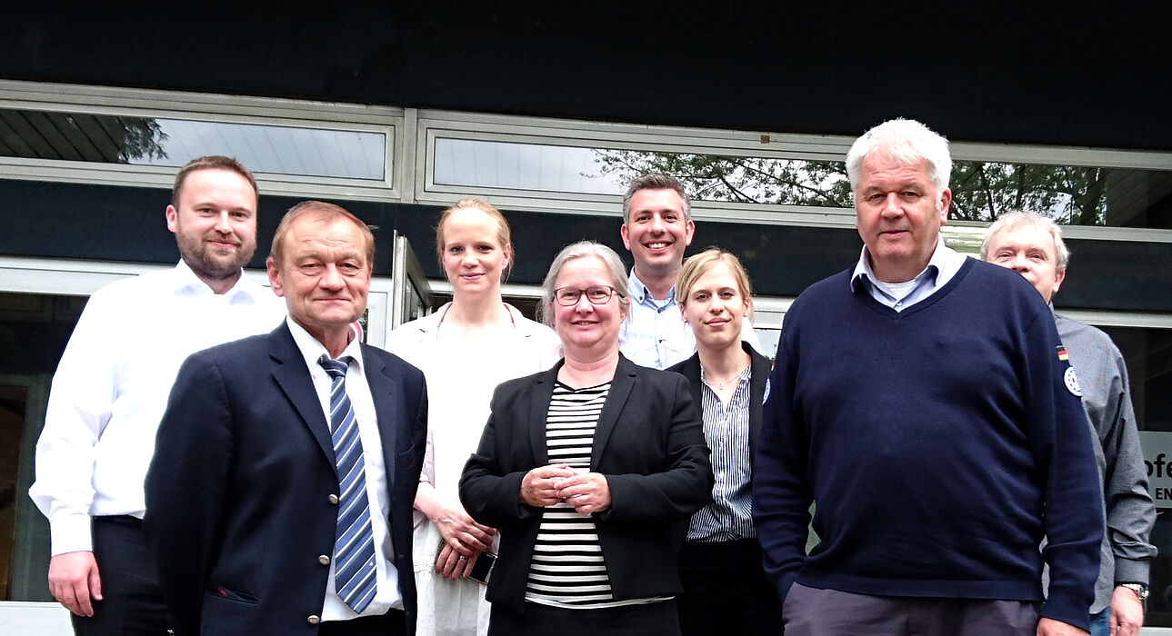 Foto (Universität Paderborn): Albrecht Broemme (v. r.) besucht die Universität Paderborn.