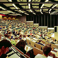 Studierende im Auditorium maximum
