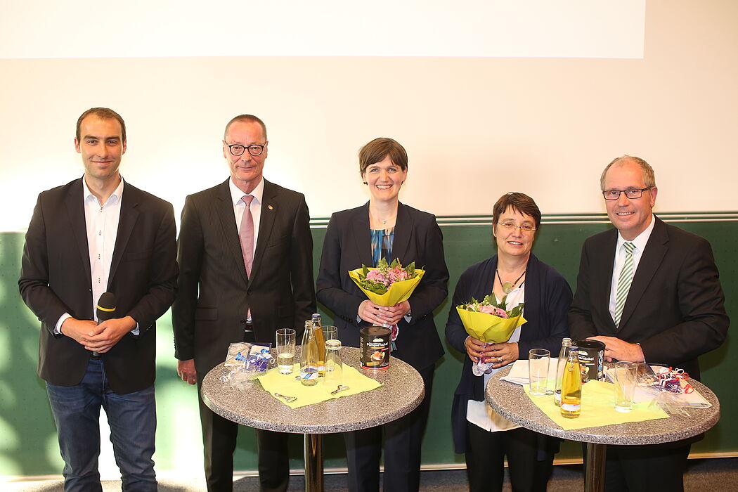 Foto: Experten fordern Umdenken in der Bildungspolitik: (v. l.) Der Paderborner Wirtschaftspädagoge Jun.-Prof. Dr. Karl-Heinz Gerholz, Karl-Heinz Vogt, Vorstandsvorsitzender der Caritas Wohn- und Werkstätten Paderborn, Bildungsexpertin Katja Urbatsch (