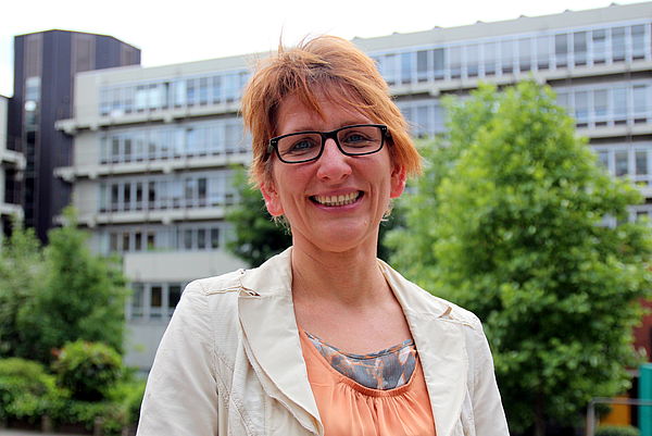 Foto (Universität Paderborn, Nina Reckendorf): Prof. Dr. Anette Buyken von der Universität Paderborn ist Initiatorin der Studie, basierend auf Daten der DONALD-Studie, die seit 1985 in Dortmund durchgeführt wird.