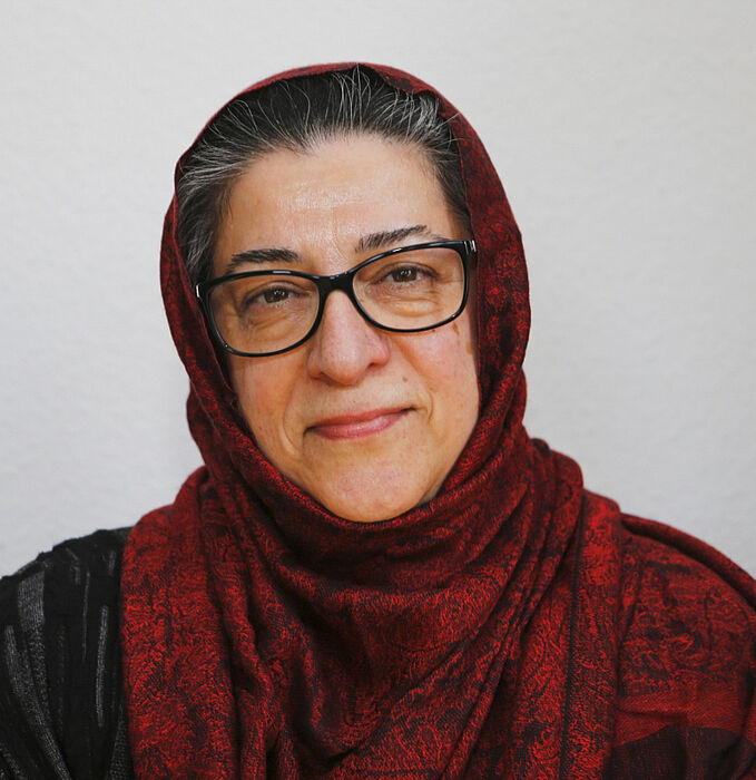 Foto (Universität Paderborn): Hamideh Mohagheghi ist seit dem 4. Oktober Trägerin des Verdienstkreuzes am Bande.
