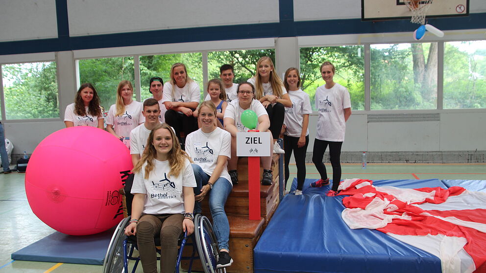 Foto (Universität Paderborn): Studierende der Uni Paderborn (Gruppe 1)