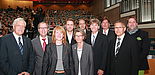 Foto (Universität Paderborn, Vanessa Dreibrodt) Übergaben den Förderpreis an die Schüler aus dem Kreis Höxter: Bürgermeister Heinz Paus, Manfred Müller (Landrat Kreis Paderborn), Sylvia Looks (Claas Stiftung), Bernd Schäfers-Maiwald (dSPACE), Caro