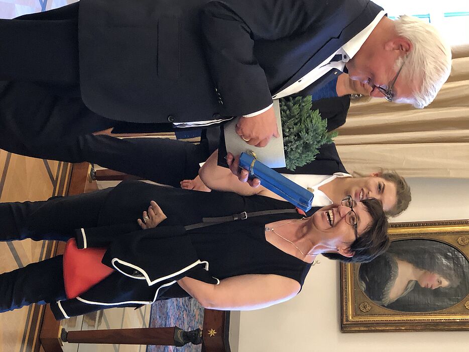 Foto (Universität Paderborn, Marc Schüle): Prof. Dr. Birgitt Riegraf, Präsidentin der Universität Paderborn, und Bundespräsident Dr. Frank-Walter Steinmeier.