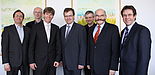 Foto (Universität Paderborn, Frauke Döll): Lernte die Universität kennen: Thomas Seim, neuer Chefredakteur der NW Bielefeld (4. v. l.) im Gespräch mit Uni-Präsident Prof. Dr. Nikolaus Risch (3. v. l.), Kanzler Jürgen Plato (2. v. r.), Pressesprecher