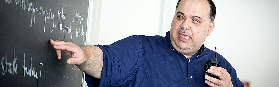 In kurzen Vorträgen werden Forschungsergebnisse präsentiert.