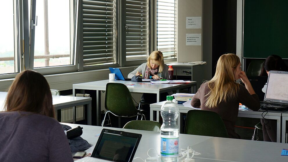 Foto (Universität Paderborn): Im Schreibraum herrschte eine gute konzentrierte Arbeitsatmosphäre.