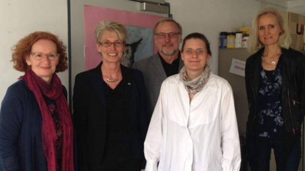 Foto: v. l.: Prof. Dr. Jutta Ströter-Bender, Claudia Warnecke, Prof. Dr. Volker Peckhaus, Jennifer Leißmann und Birgit Rohe.