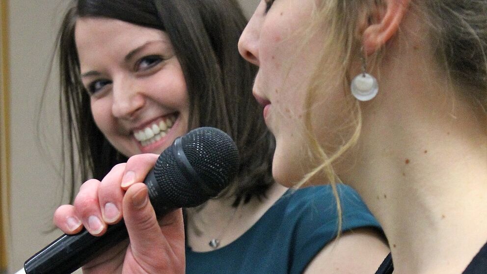 Abbildung (Christoph Finkensiep): Proben für das Studiokonzert: Barbara Gorka (v. l.) und Inga Kaplan.