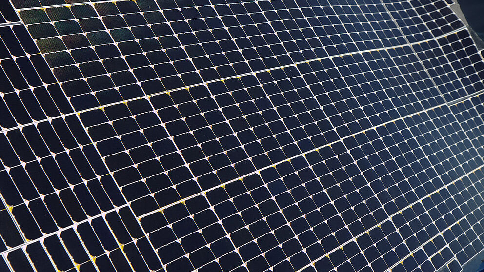 Foto (Steve Rainwater, flickr; Link: https://creativecommons.org/licenses/by-sa/2.0/): Solarzellen für die Energiegewinnung. 
