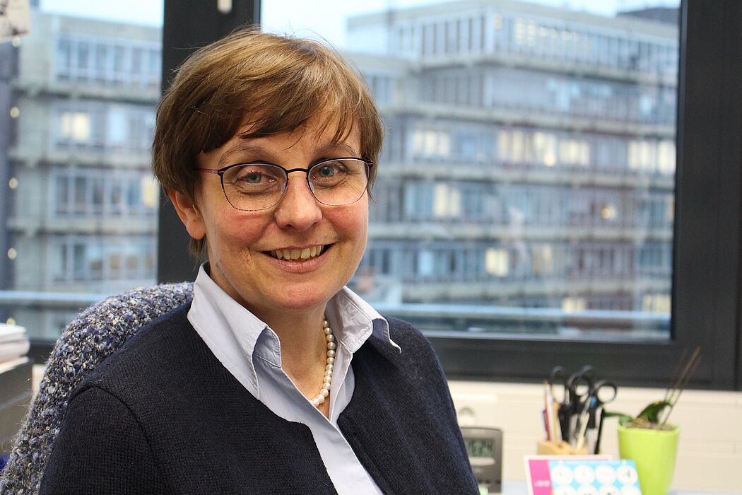 Foto (Universität Paderborn, Frauke Döll): Prof. Dr. Kirsten Schlegel-Matthies, Expertin für Verbraucherforschung und -bildung, berät ab Januar die Bundesregierung.