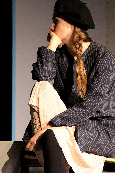 Die nachdenkliche Lotte-Lisa Meierkord spielt die Protagonistin.