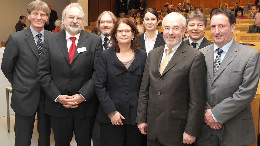 Foto (Universität Paderborn, Martin Decking): Dr. Tegeder, die Professoren Dr. Risch, Dr. Biehler, Dr. Dietz, Dr. Meister, Dr. Roßnagel, Dr. Faust, Dr. Hochmuth