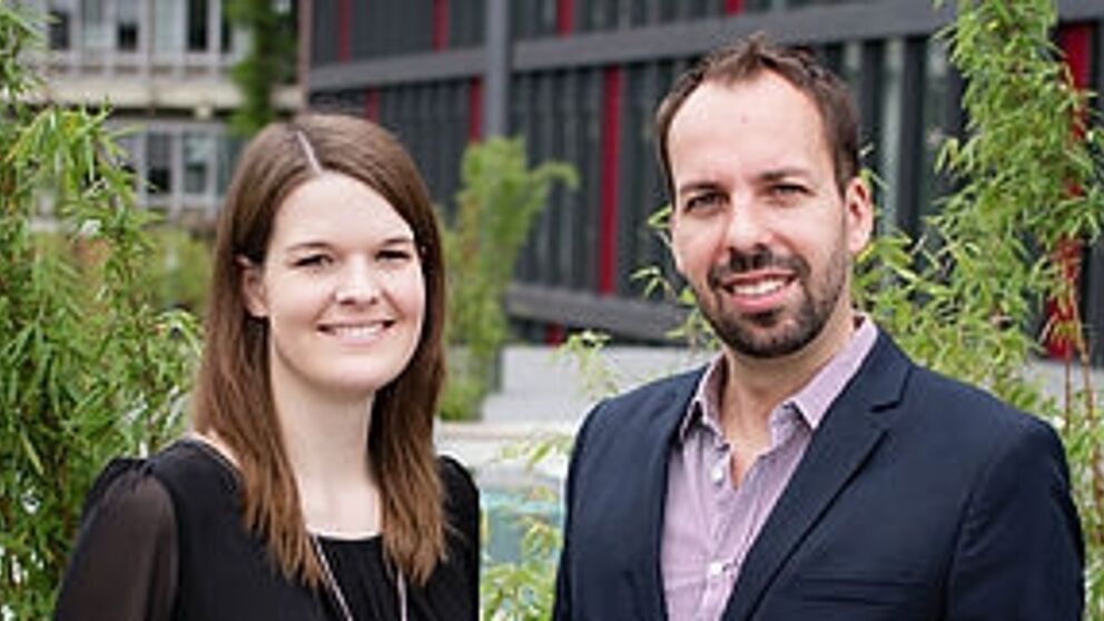 Foto (Universität Paderborn): Nadja Maraun und Daniel Kaimann freuen sich über die anstehende Kooperation mit der Wharton Business School.