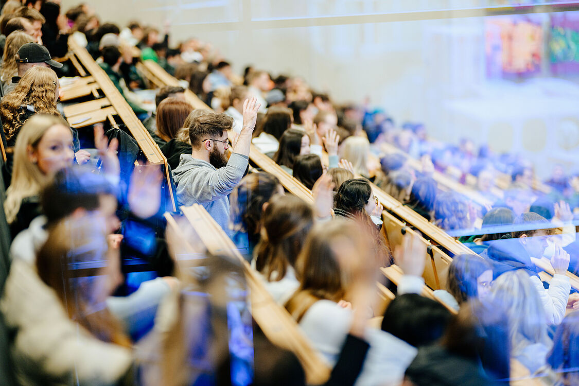 Students in a lecture hall during a course