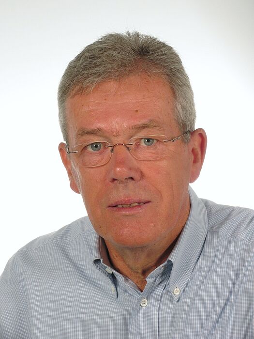 Foto (Fakultät): Verdientes Mitglied der Universität Paderborn tritt in den Ruhestand: Prof. Dr. Helmut Lenzing.
