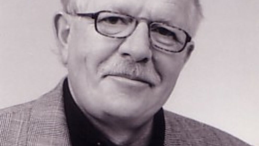 Foto: Prof. Dr. Arnold Arens von der Universität Paderborn nimmt nach der Pensionierung im Jahr 2007 letztmalig Prüfungen ab.