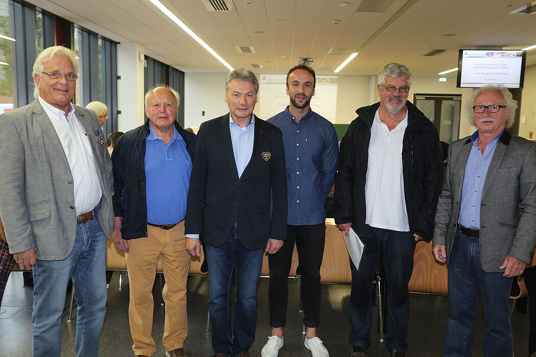 Foto: Stellvertretend für Wirtschaft, Stadt und Universität Paderborn, von links: Bruno Weber, Herbert Pfau, Dietrich Honervogt, Mario Seidl, Peter Steudel, Roman Wodniok.